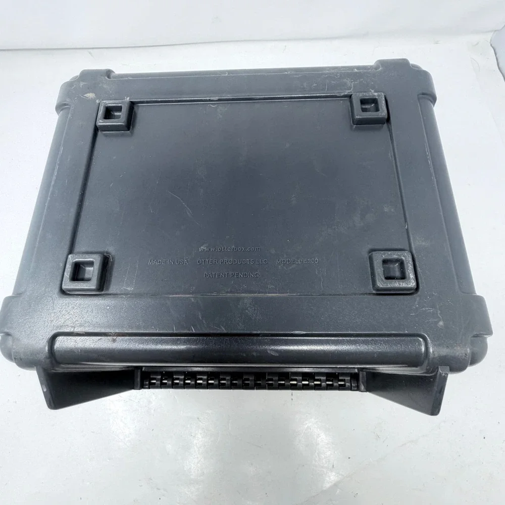 VTG OtterBox Cigar Caddy 5200 Travel Humidor Case Waterproof Crushproof Black